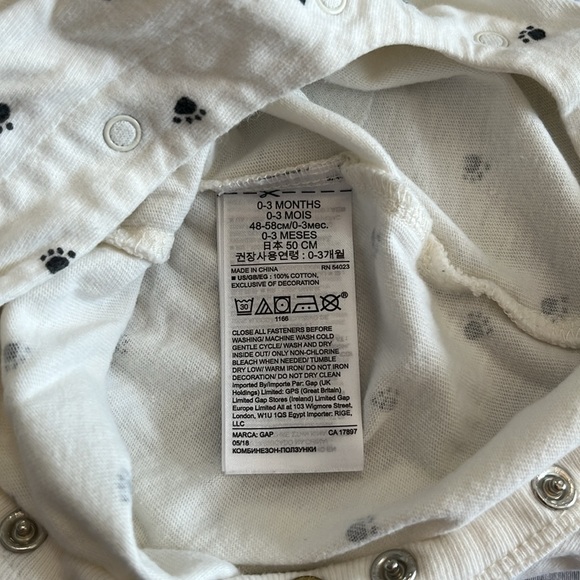 Baby Gap bundle 0-3m (ivory organically grown cotton one piece pyjama & outfit) - Picture 12 of 12